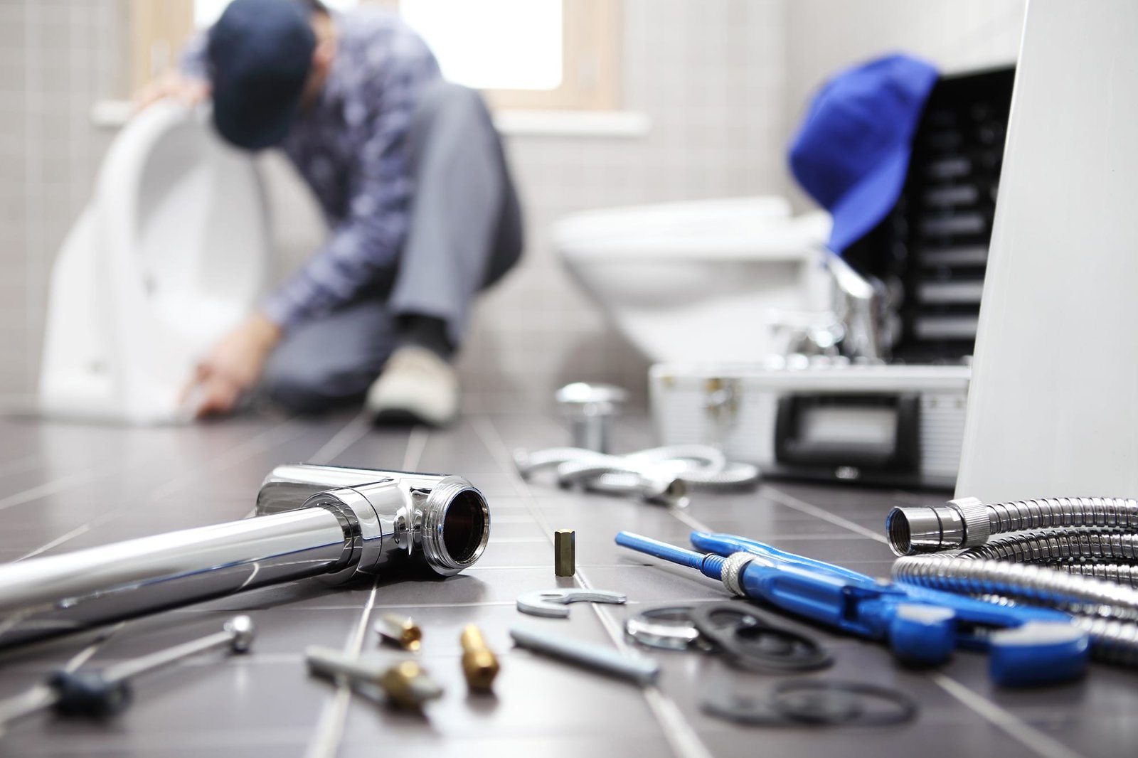 Conventional Plumbing Problems and When to Hire a Skilled Plumber